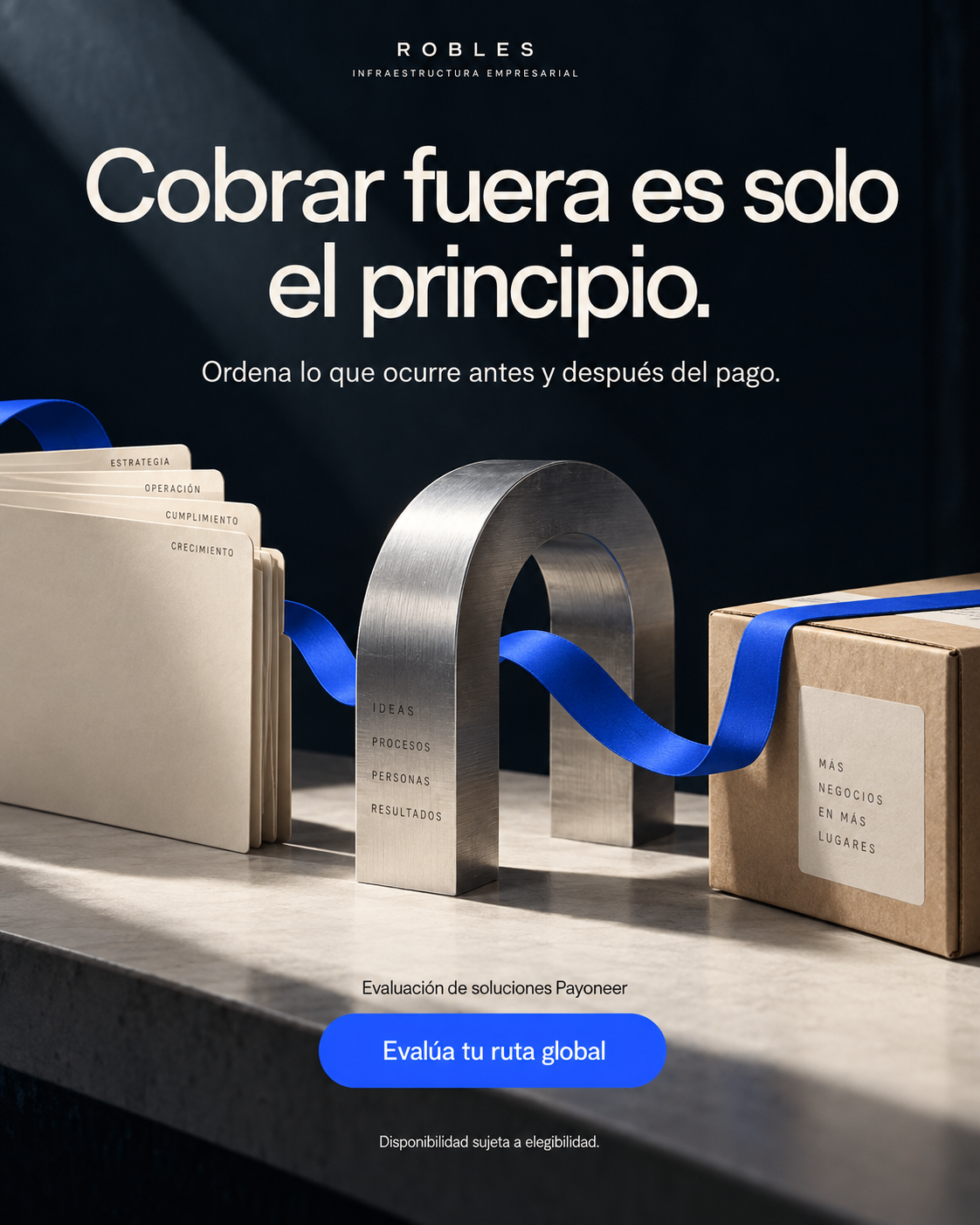 Composición de carpetas, arco metálico y caja de envío